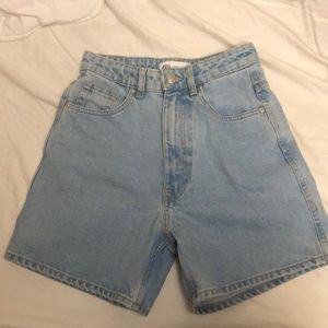 Zara light wash Jean shorts mom fit